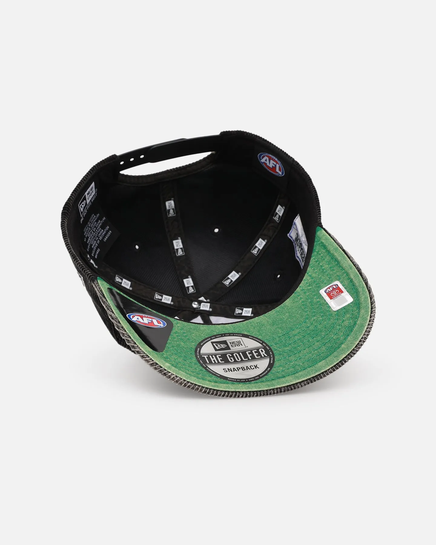 New Era Collingwood Magpies 'Washed Corduroy' Pre-Curved Golfer Snapback Black/Kelly Green