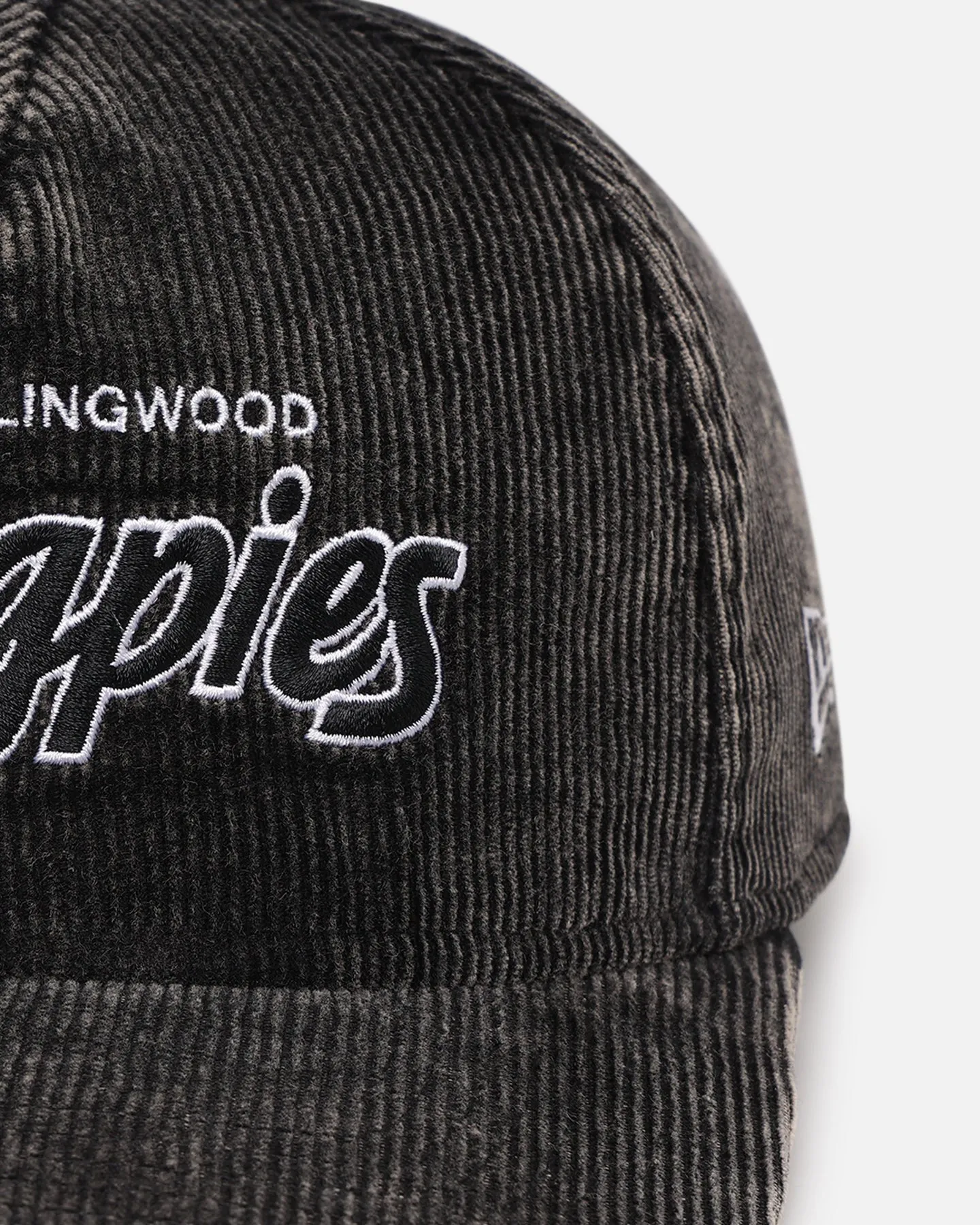 New Era Collingwood Magpies 'Washed Corduroy' Pre-Curved Golfer Snapback Black/Kelly Green