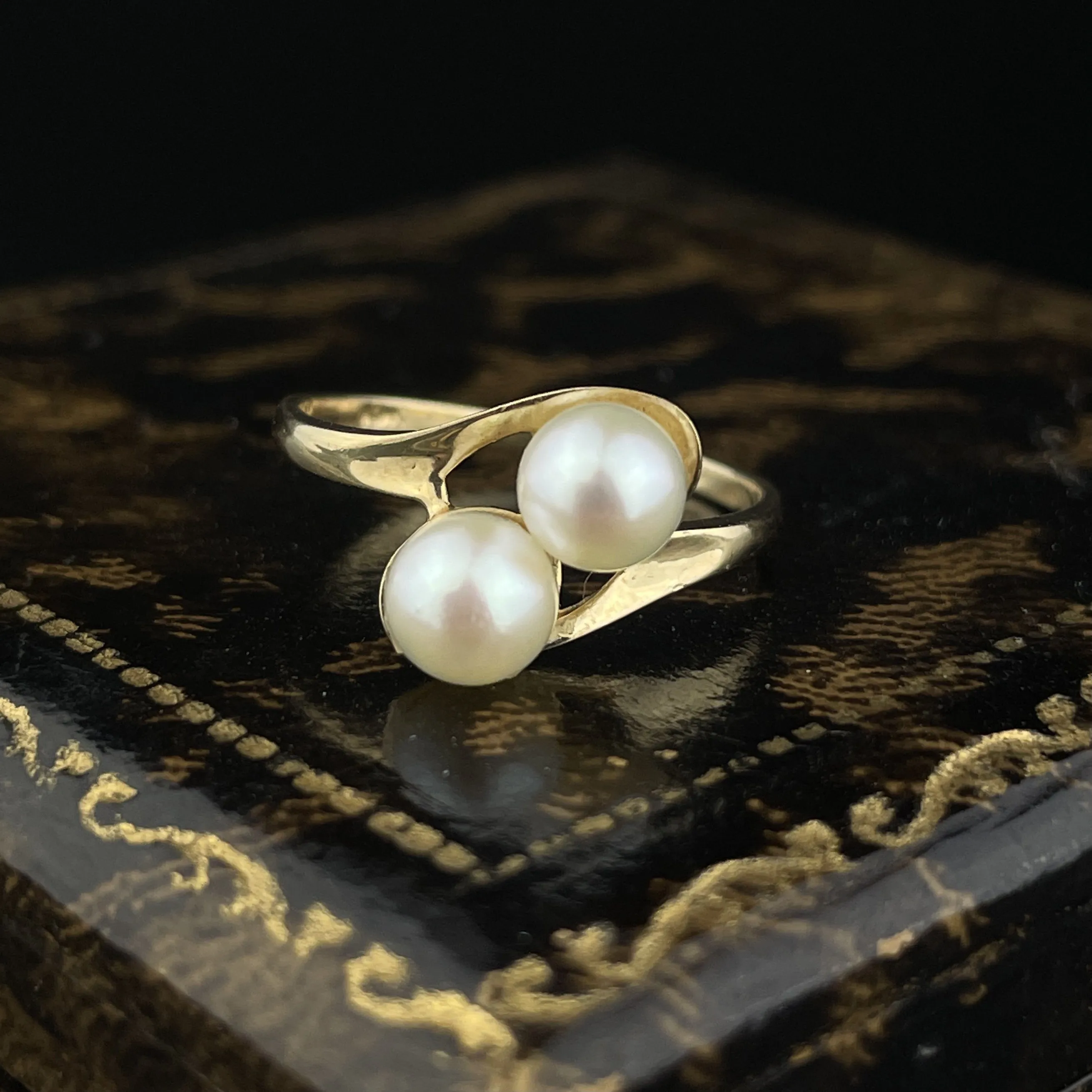 Pearl 10K Gold Toi Et Moi Crossover Ring, Size 5.5