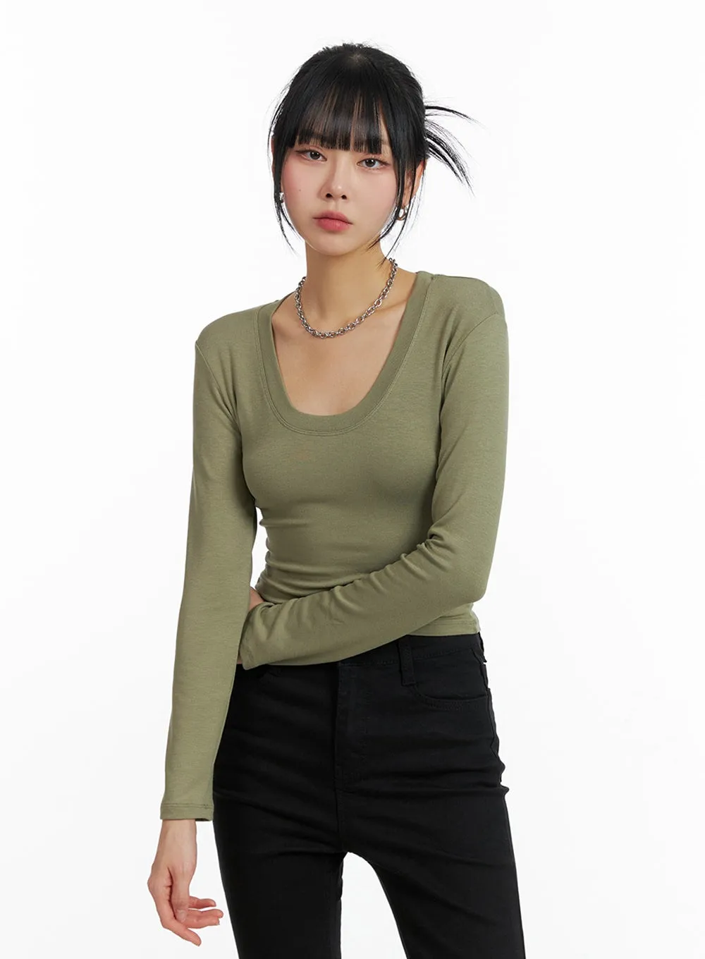 Slim Fit U-Neck Crop Tee IF402