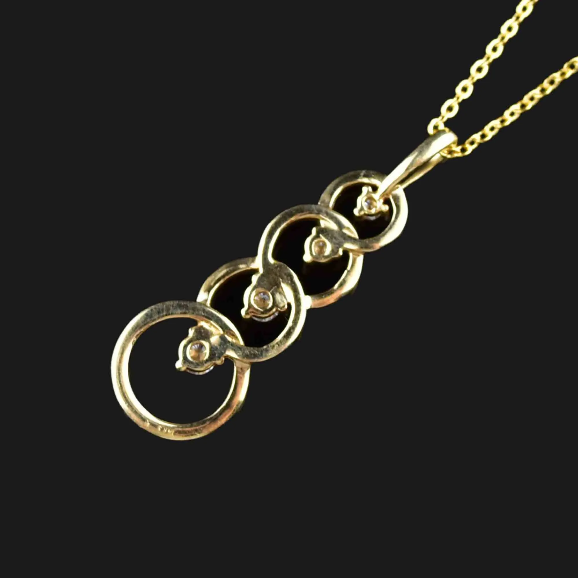 Vintage 14K Gold Diamond Circle Pendant Necklace