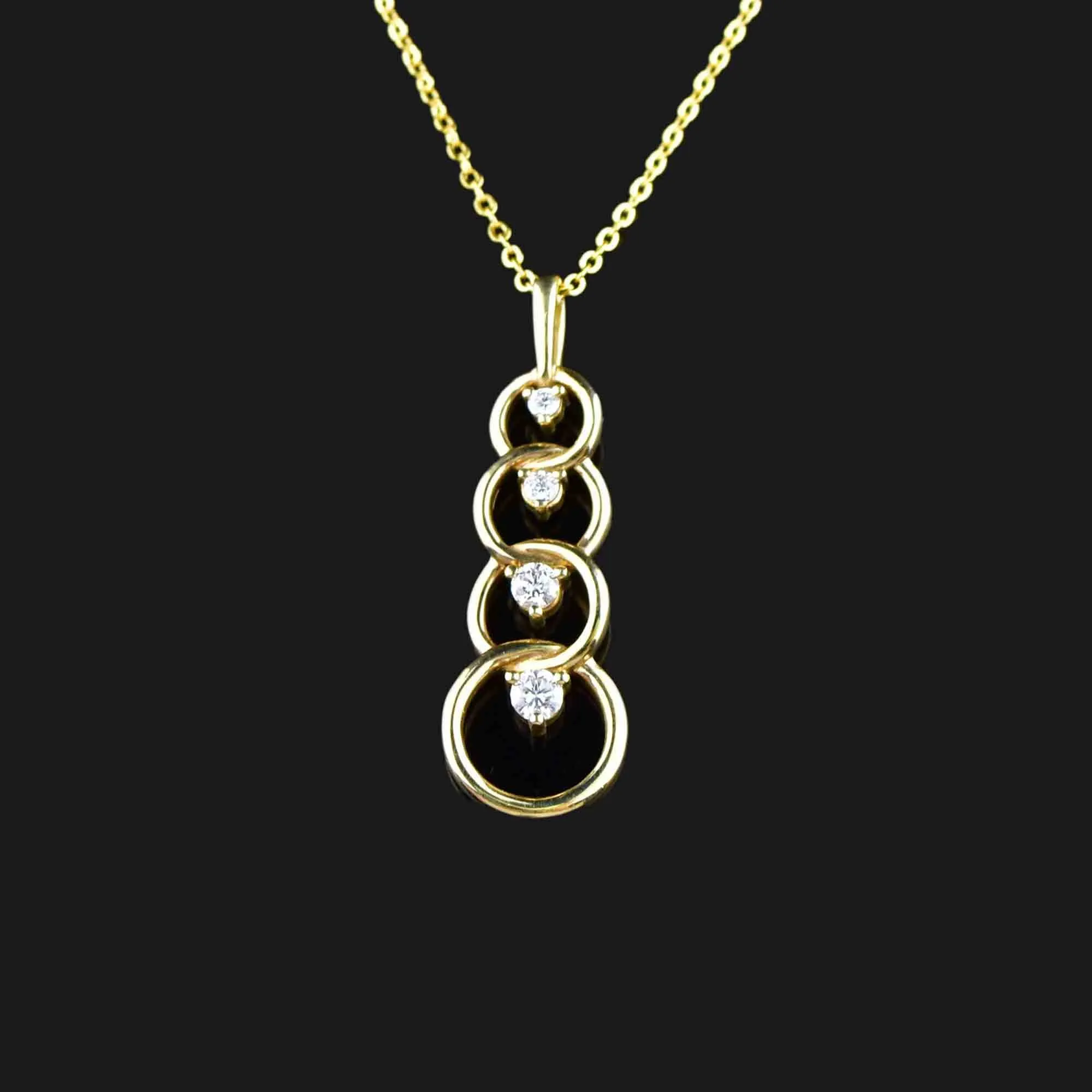 Vintage 14K Gold Diamond Circle Pendant Necklace