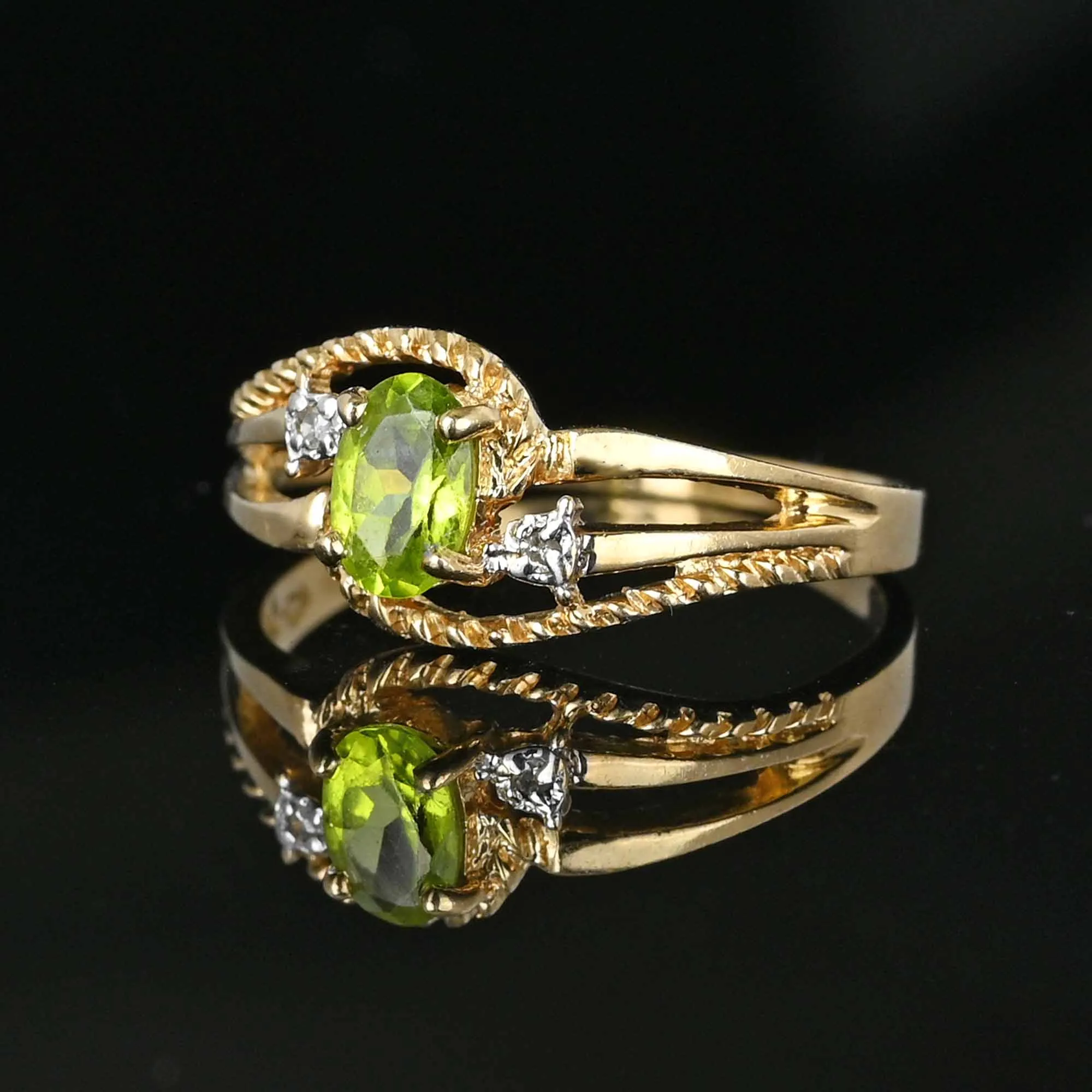 Vintage Bypass Gold Diamond Peridot Ring