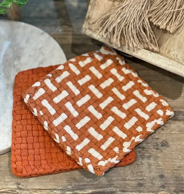 WOVEN POT HOLDER SET